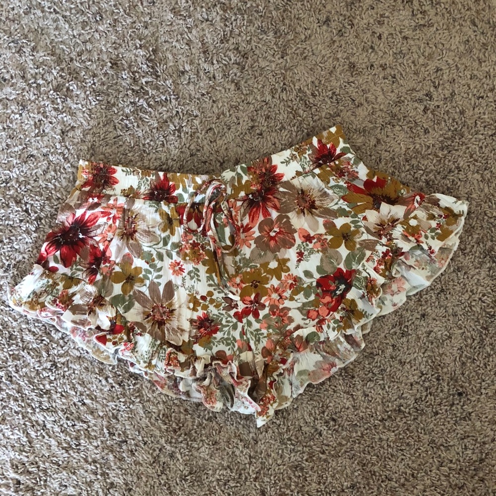 Flowery Ruffle Shorts Size Small - Picture 5 of 8